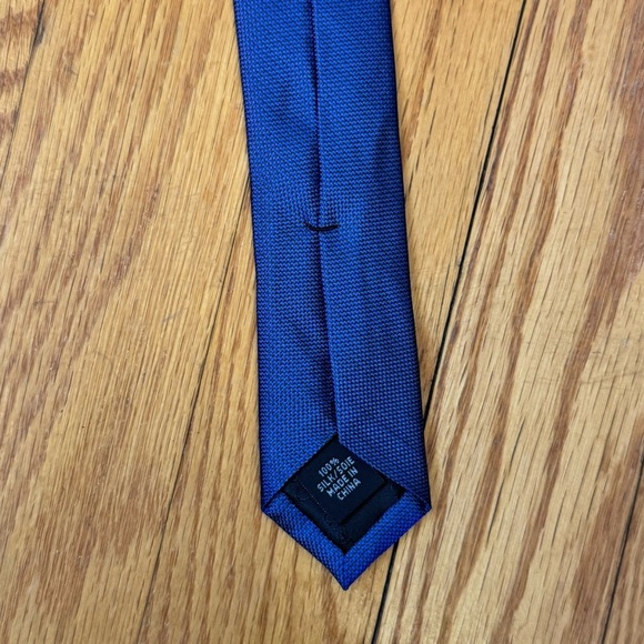 NWT Calvin Klein Men's Blue Small Checkered Design 100% Silk Tie - Picture 2 of 6